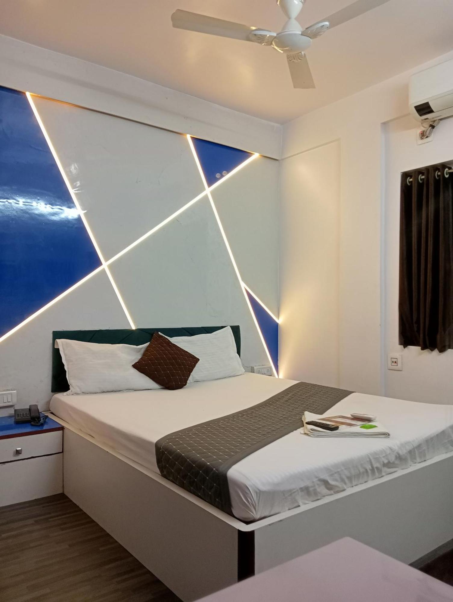 Hotel Green Leaf Calcutta Exteriör bild